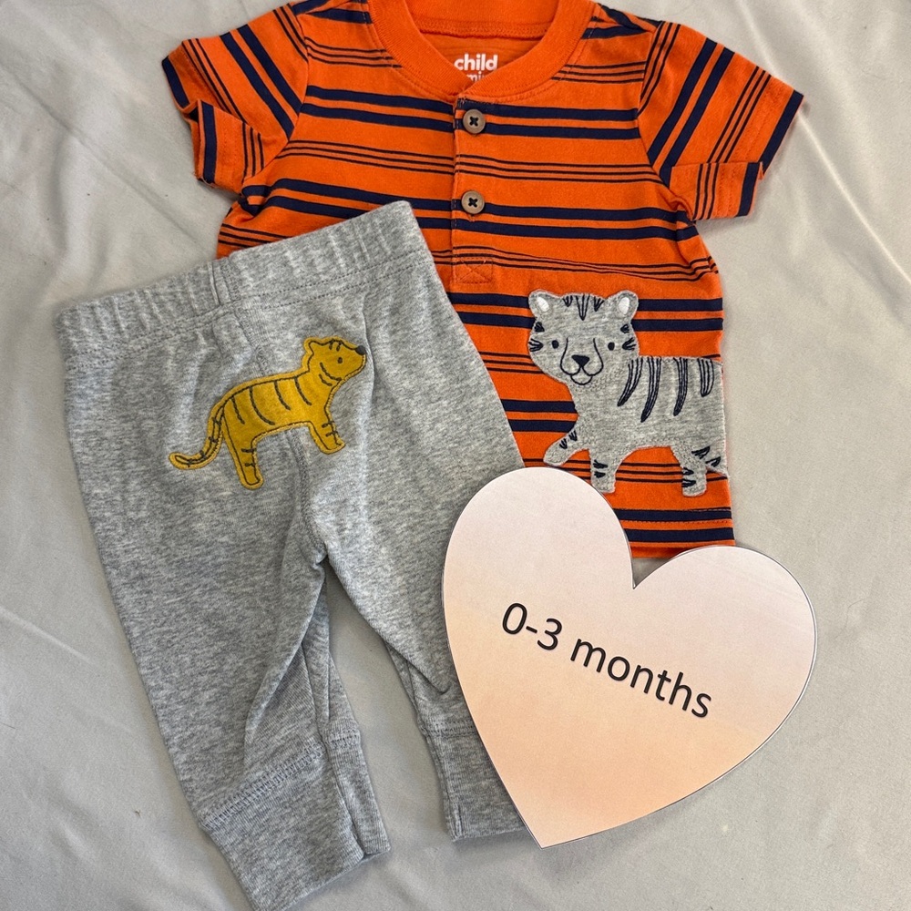 Child of Mine/Carter's - 2 piece newborn baby outfit. Size 0-3 months